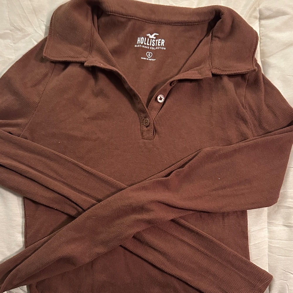Hollister Women's V-Neck Brown Sweater
